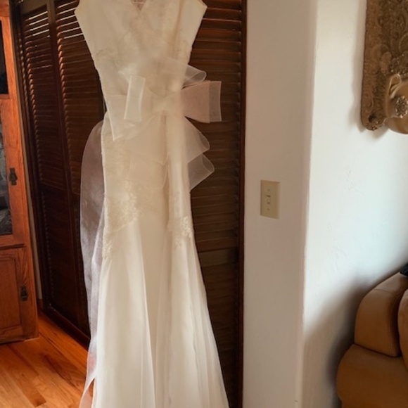 Vera Wang Wedding dress - Picture 3 of 16